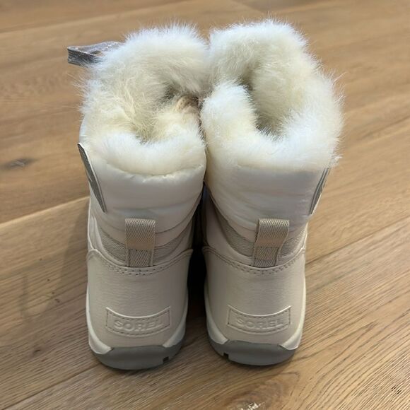 New Sorel Fawn Whitney Short Lace Waterproof Boots temp rating: -25°F/-32°C - Picture 3 of 5